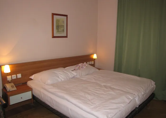 Select Szálloda 3*