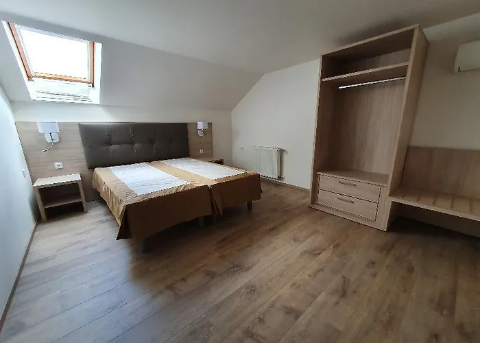 Select Szálloda 3*