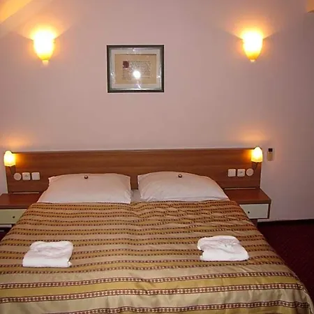 Select Hotel 3*